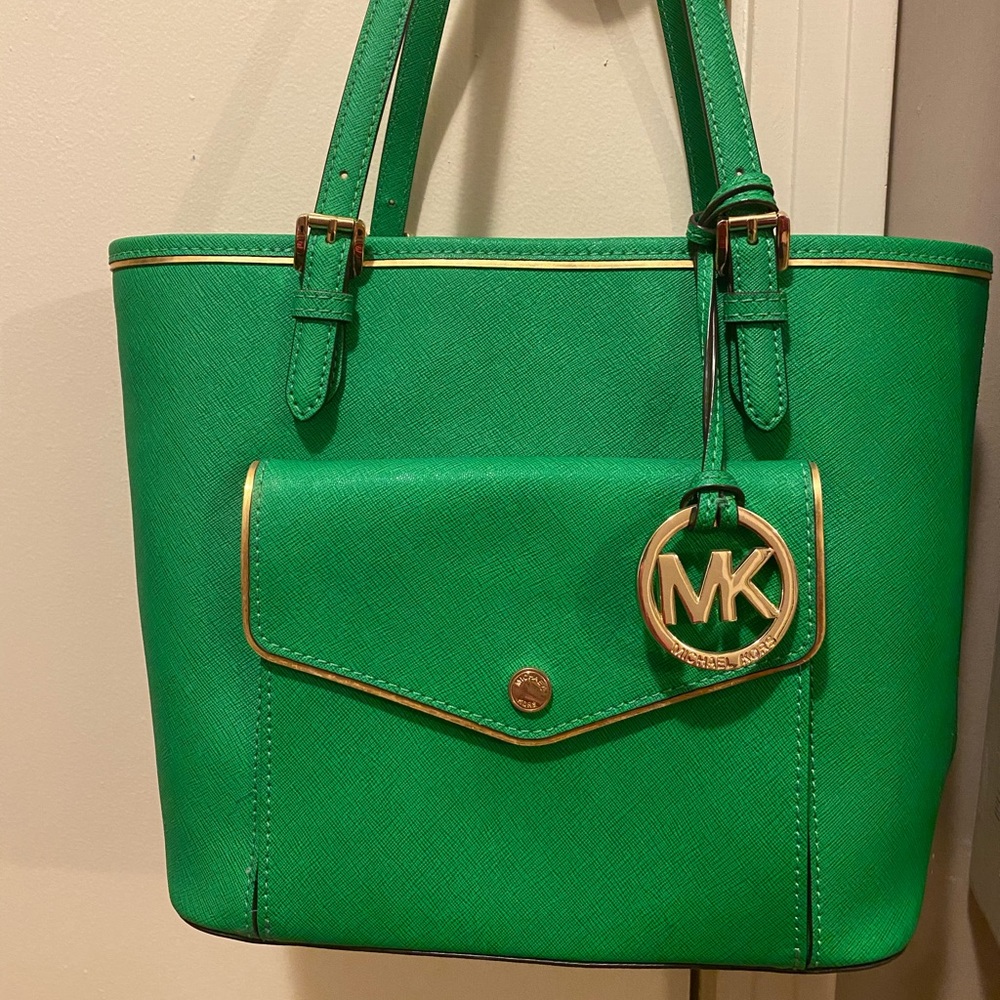 Mk Medium Jet Set Pocket Tote Gem